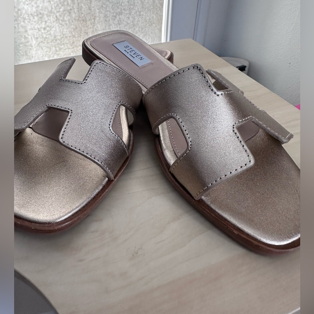 Steve Madden Hadyn Gold Leather Sandals - Picture 6 of 7